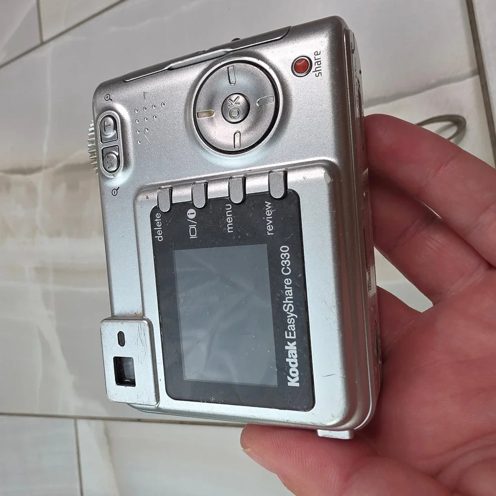 Kodak EasyShare C330 Silver Digital Camera 4.0MP 3x Optical Zoom Retinar Lens S3